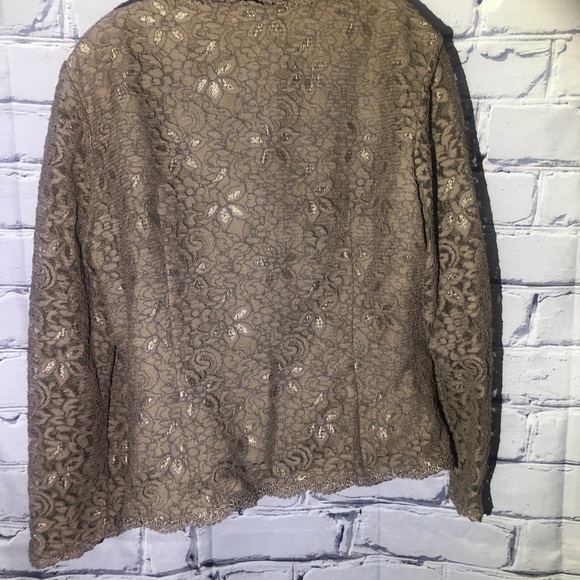 Talbots top size 18 more like a 16 fit - Picture 2 of 4